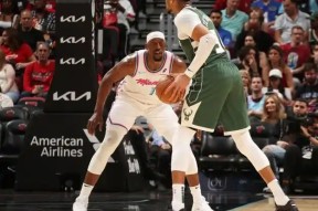 爱游戏-巴特勒重返赛场，险胜首场状态出色，曼联观众沸腾！